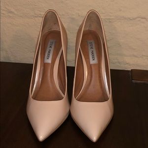 Nude Steve Madden pumps